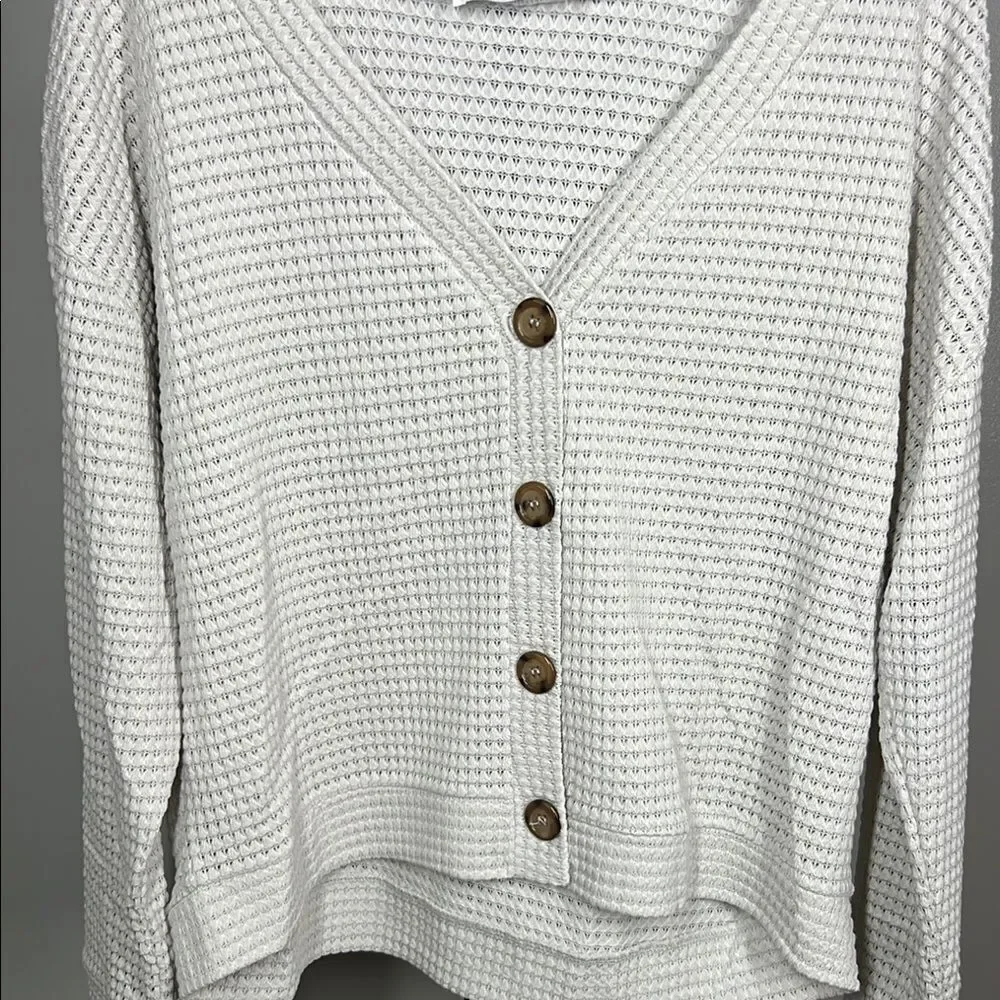 Double Zero Cream Cardigan with V-Neck Long Sleeves